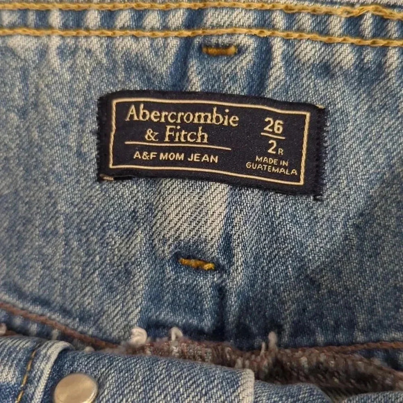 A&F Mom Jean size 2 Light Wash - Picture 7 of 13